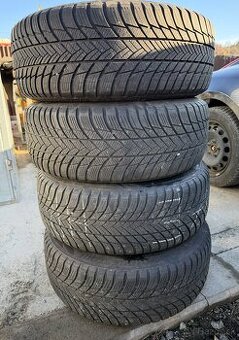 Bridgestone Blizak LM-001 225/55 R18 2022 4KS