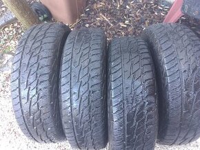 Predám zimné 225/75 R16 matador