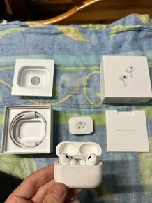 AirPods Pro 2 lightning port