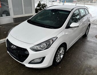 Hyundai i30 CW combi 1.6i CRDi 16V Comfort A/T