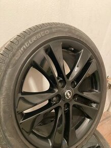 Predám hliníkové disky GM s letnými pneumatikami Pirelli