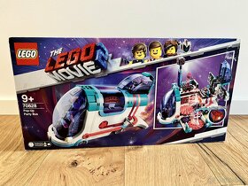 LEGO® Movie 70828 Vyklápací párty autobus