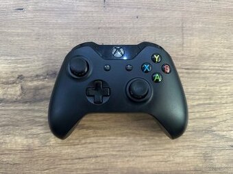 Ovládač na Xbox One Black