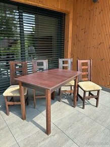 Reštauračné stoly a stoličky