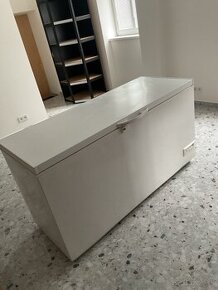 Truhlicová gastro mraznička Electrolux 335L