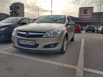 Opel Astra Caravan 1.9 CDTI 88KW 10/2010 - 1