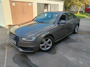 Audi A4 B8 2.0TDi S-Line 130kw - 1