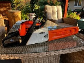 Motorova pina Stihl 211ms