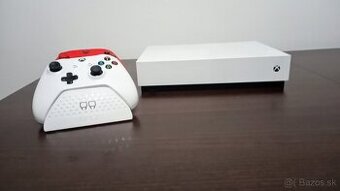 XBOX One + 2 ovladače