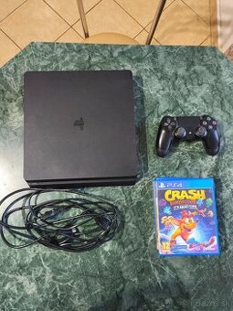 Predám playstation 4 slim