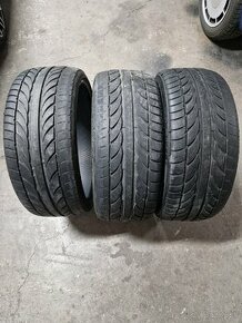 225/35 R19 - 1