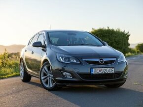 OPEL ASTRA 1.6. TURBO 180k Cosmo