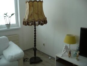 Stojacia retro lampa