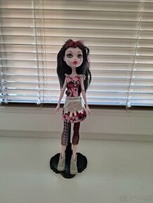 Bábika z Monster High Draculaura