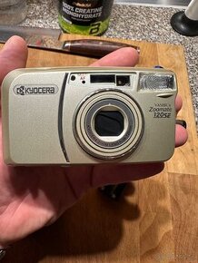 Yashica zoomate 120 SE kyocera