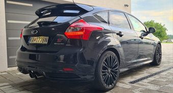 Ford Focus 2,0 ST  250 PS