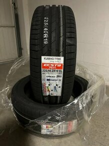 Kumho 225/45 R19