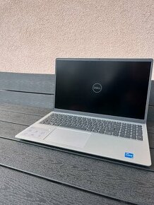 Dell Inspiron 3520 - v záruke NextBusinessDay