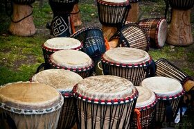 Djembe bubny rôznych veľkostí + poukaz na hodinu výuky