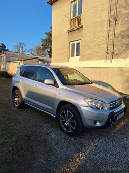 T0Y0TA RAV4 2.2D 4x4 Top stav - 1