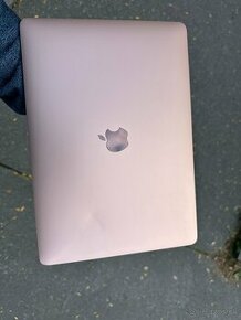 MacBook 2020 air zablokovaný