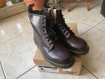 Krásne nové topánky Dr.Martens originál,39,burgundy