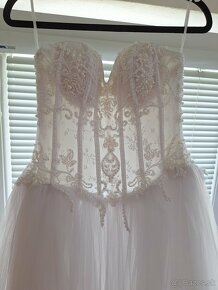 Svadobné šaty s vlečkou - 1