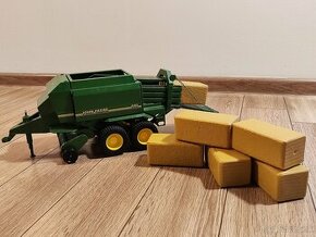 Bruder John Deere lis na slamu - 1