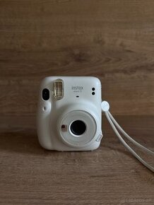 Instax Mini 11 biely