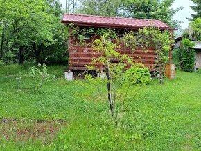 Záhradná chata s elektrinou a pitnou vodou