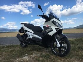 Aprilia SR MAX 300