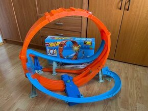 Autíčková dráha hot wheels massive loop mayhem