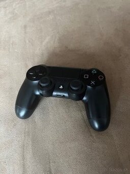 Ovládač na Playstation dualshock V4