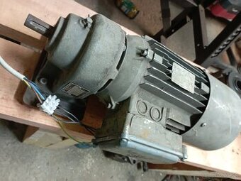 Elektromotor s prevodovkou 1,1kw 277ot