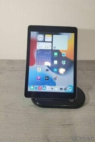 9.7” tablet iPad 5 / 32GB Cellurar menšia prasklina