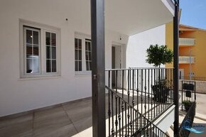 ☀Vodice(HR)-3 izbový apartmán 63m2, len 200m od pláže