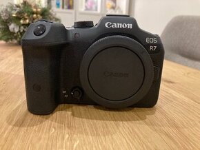 Canon R7