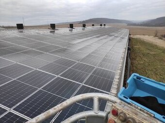 Čistenie/vapkovanie fotovoltaickych/solárnych panelov