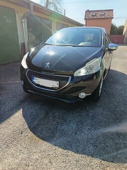 Peugeot 208 1.2 60kw, rok 2014.