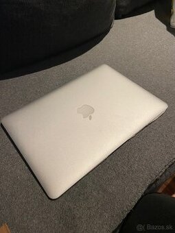 MacBook Air (13-palcový, 2017)