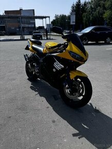 Yamaha YZF R6 - 1