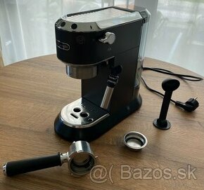 DeLonghi DEDICA pákový kávovar (EC685.BK)