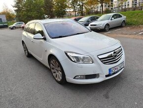 Opel Insignia 2.0 118kw poškodené rameno