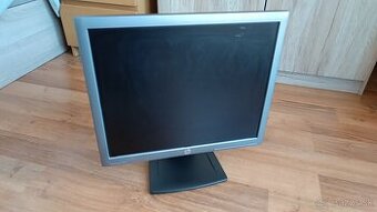 POČÍTAČOVÝ A MONITOR PHILIPS 19"