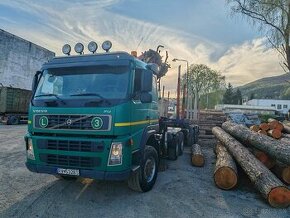 LESOVOZ Volvo FM 440 s HR Epsilon E165 Z a návesom UMIKOV