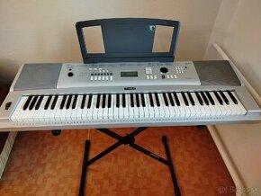 Yamaha portable grand dgx-220