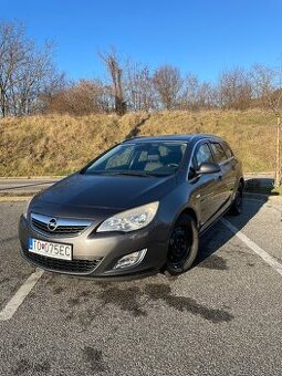 Opel Astra J 1.7 CDTi 92 kW 2011 184 500km