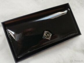 Dámska čierna lesklá peňaženka - 1