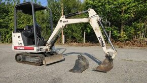 Bager Bobcat X320, váha 1600kg.