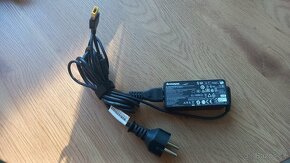 45W adaptér Lenovo s hranatou koncovkou